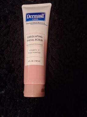 Exfoliating Facial Scrub - Pink